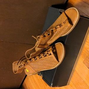 Brown latice work shoe